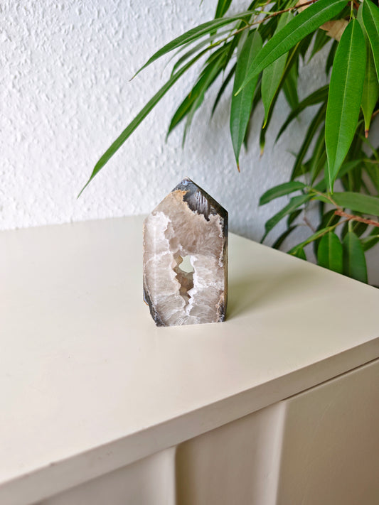 Achat Turm mit weißer sugar Druse