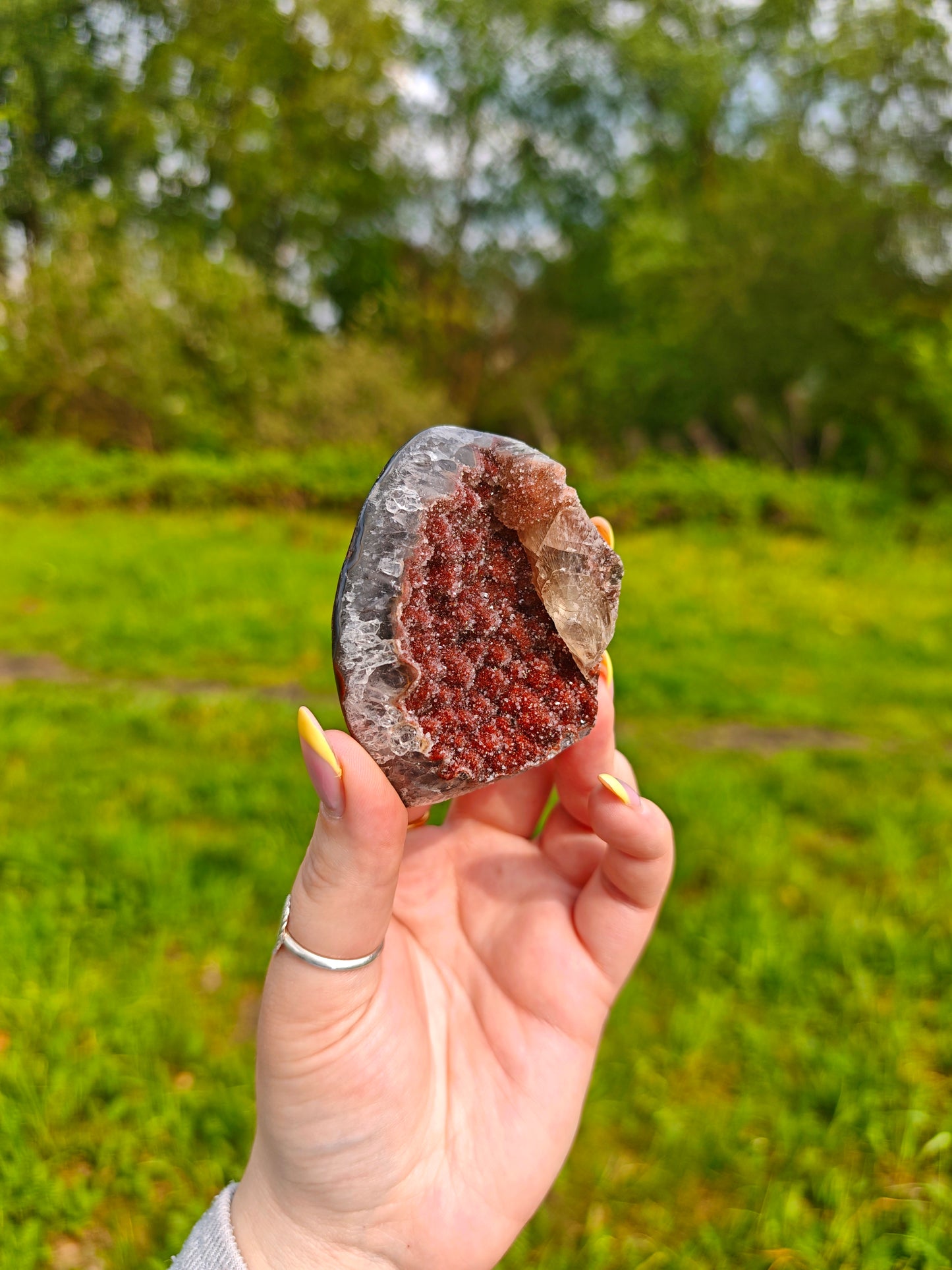 Rainbow Sugar Amethyst mit Calcit 50E